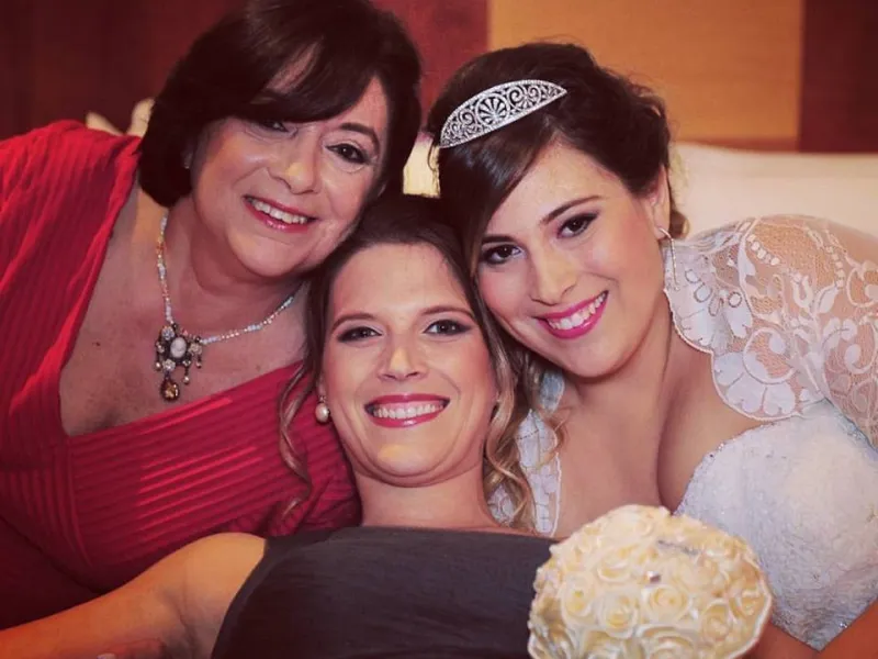 MIS NOVIAS 